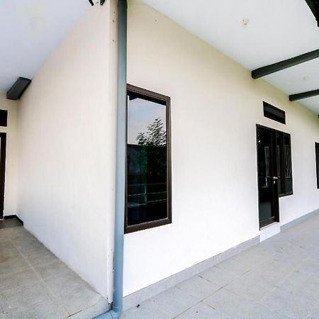 Oyo 3187 Kost Putri Bu Chris Otel Jembel Dış mekan fotoğraf