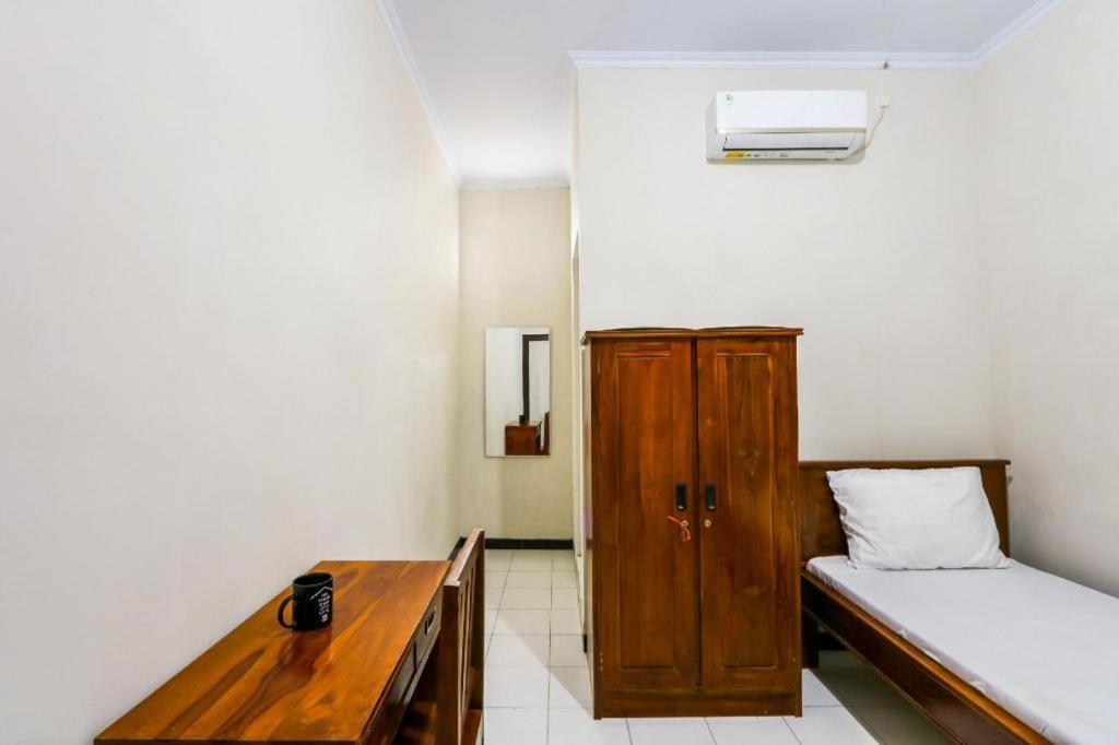 Oyo 3187 Kost Putri Bu Chris Otel Jembel Dış mekan fotoğraf