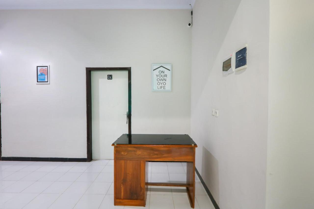 Oyo 3187 Kost Putri Bu Chris Otel Jembel Dış mekan fotoğraf