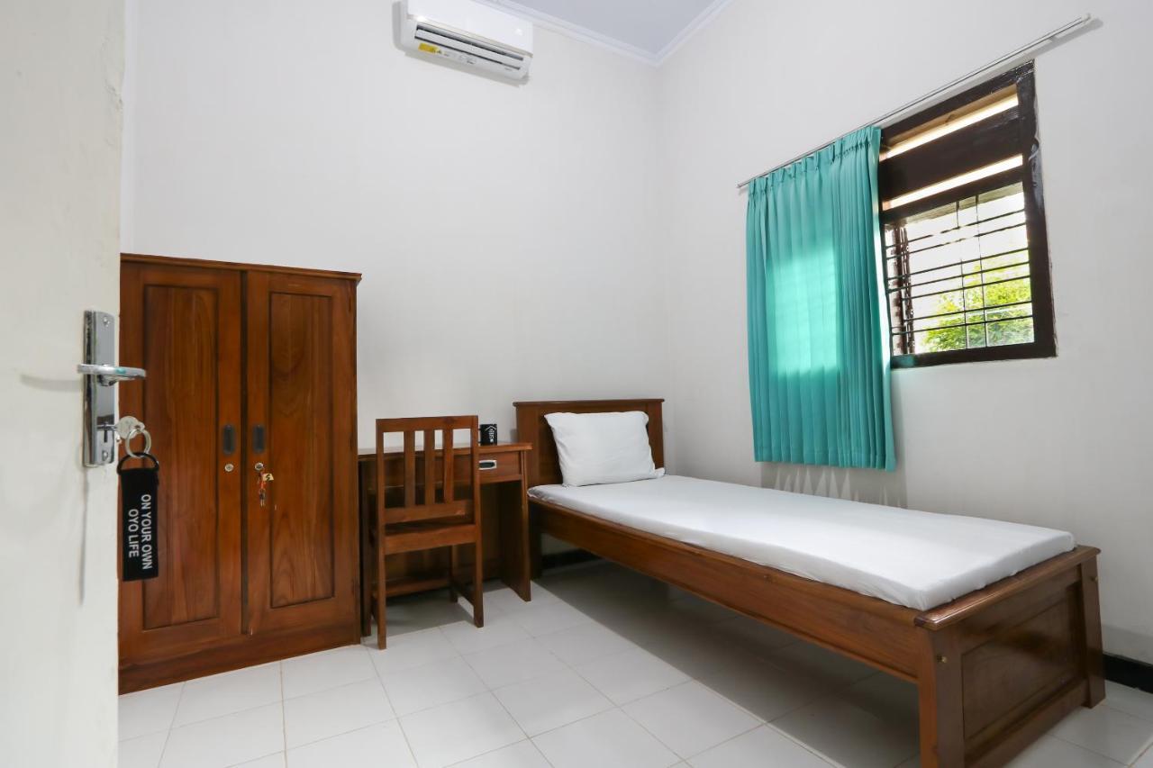 Oyo 3187 Kost Putri Bu Chris Otel Jembel Oda fotoğraf