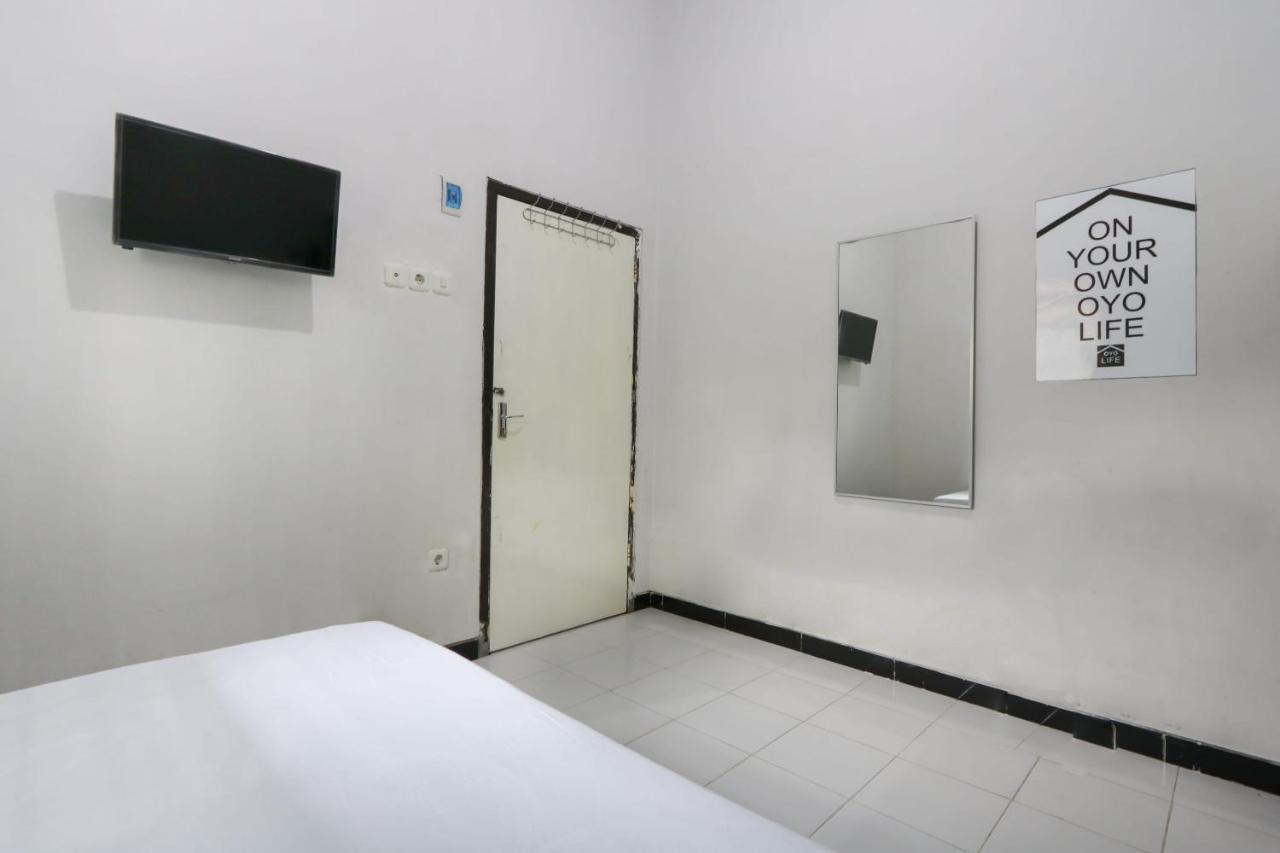 Oyo 3187 Kost Putri Bu Chris Otel Jembel Dış mekan fotoğraf