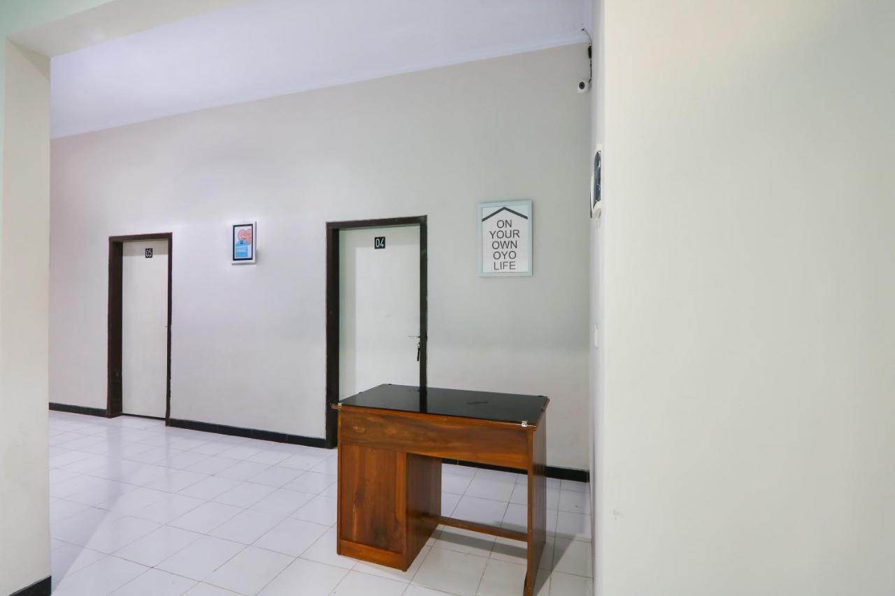 Oyo 3187 Kost Putri Bu Chris Otel Jembel Dış mekan fotoğraf